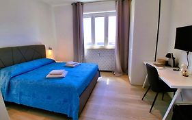 Virgy White Rooms
